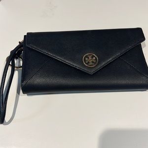 Black Tory Burch Wristlet/wallet w/key ring attachment and removable strap